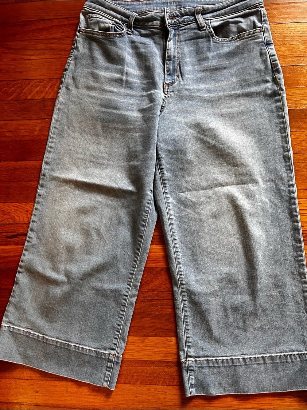 a.n.a Wide Leg Cropped Light Wash Jeans - Picture 2 of 4